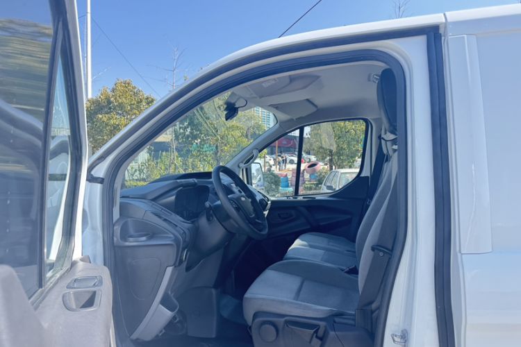 Used Ford Transit 2019 2.0T Diesel Van Short Wheelbase Low Roof 3-Seater China VI Standard