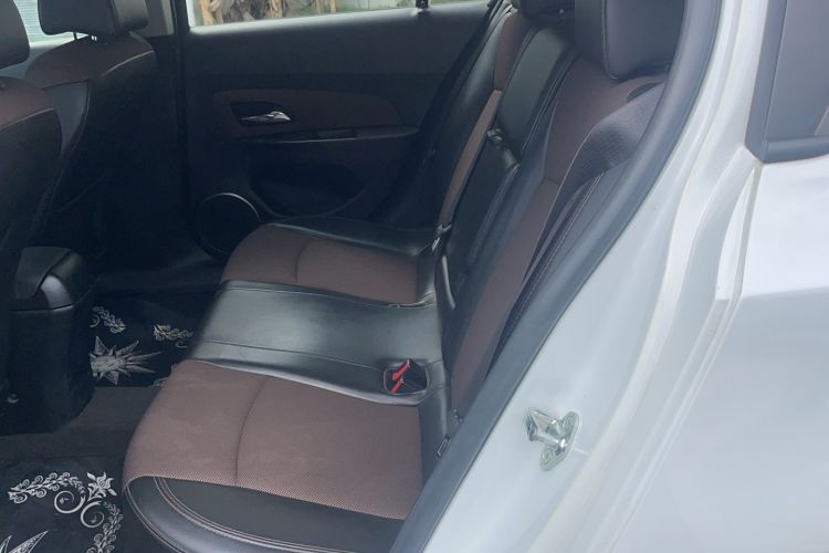 Used Chevrolet Cruze 2015 Hatchback 1.6L Manual Comfort Edition