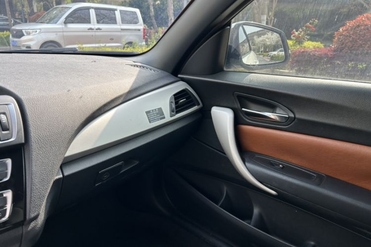 Used BMW 2 Series 2015 218i Convertible Coupe Interior 9