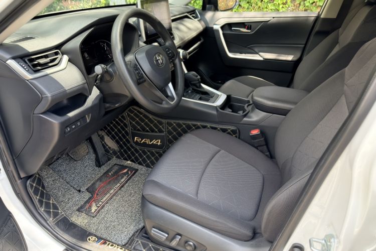 Used Toyota RAV4 2022 2.0L CVT 4x4 Fashion Edition Left Front Seat