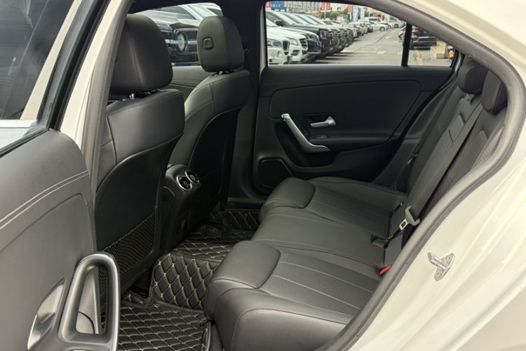 Used Mercedes-Benz A-Class 2022 Restyled A 200 L Sport Sedan Fashion Version Interior 5