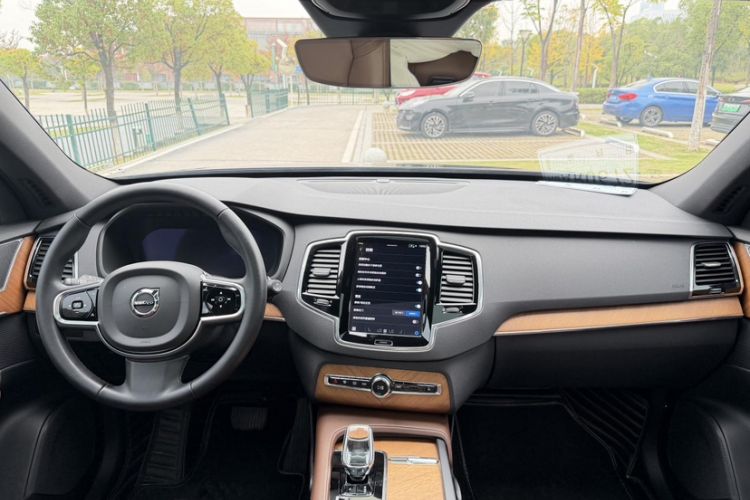 Used Volvo XC90 2023 B6 Zhiyi Luxury Edition 7-Seater
