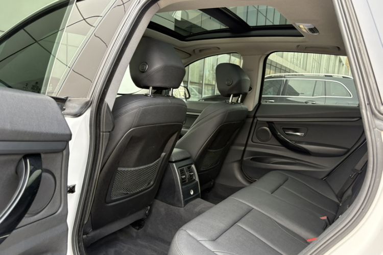 Used BMW 3 Series GT 2018 320i Sport Edition Interior 4