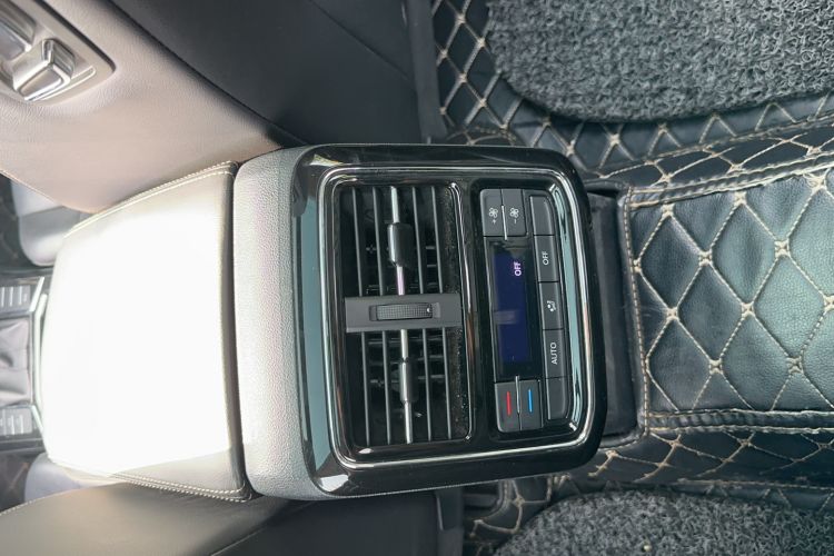 Used Volkswagen Passat 2019 380TSI Luxury Edition China VI Standard Interior 1