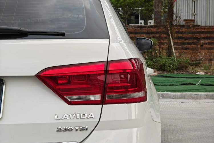 Used Volkswagen Gran Lavida 2017 230TSI DSG Comfort Edition Exterior 9
