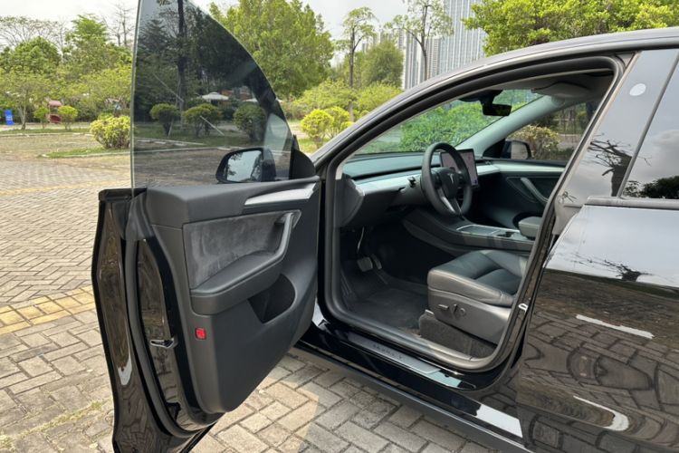 Used Tesla Model Y 2024 Rear-Wheel-Drive Version Interior 4