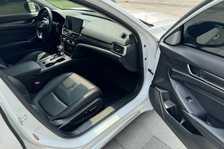 Used Honda Accord 2022 260TURBO Phantom Night · Prestige Edition Right Front Seat