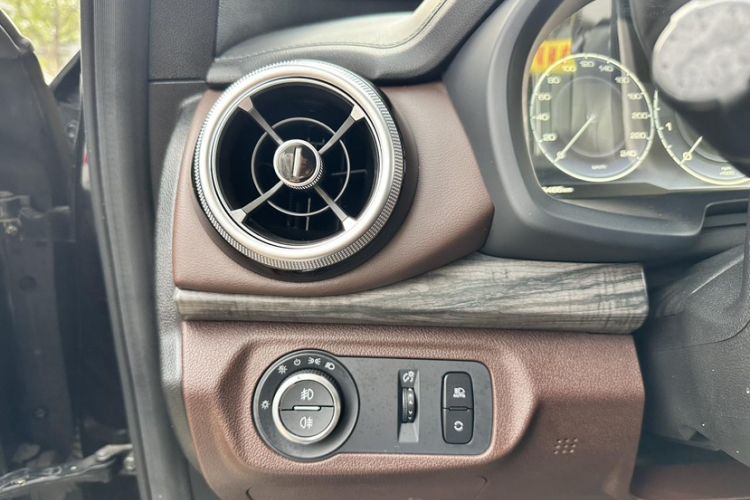 Used Wey VV7 2019 Upgraded Model 2.0T Flagship Version China V Standard Interior 5