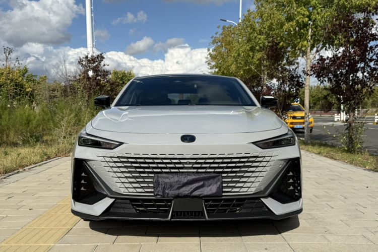 Used Changan UNI-V 2022 1.5T Smart Navigation Version
