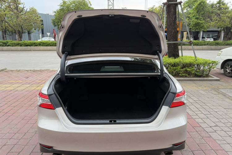 Used Toyota Camry 2021 2.0G Luxury Edition
