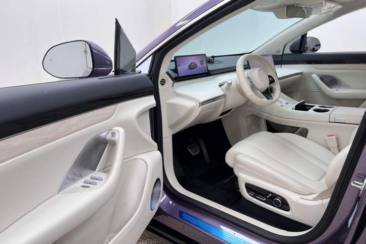 Used Hima Luxeed R7 2024 All-Electric 802 km Max
