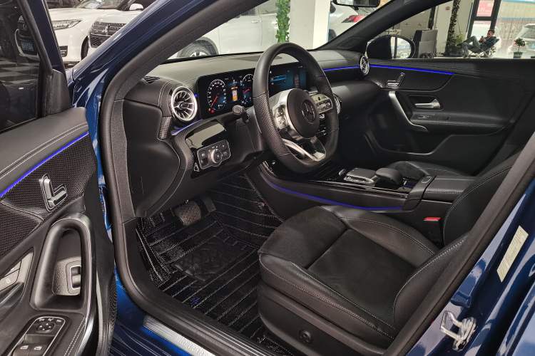 Used Mercedes-Benz A-Class 2022 Revised Version A 200 L Sport Sedan Fashionable Style Left Front Seat