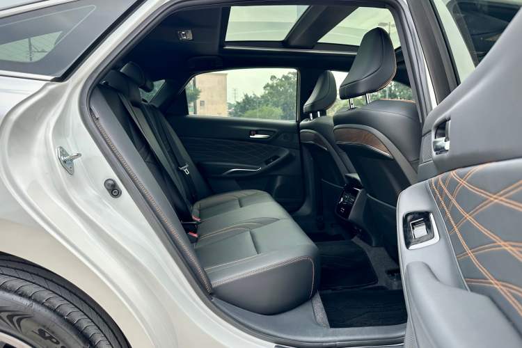 Used Toyota Avalon 2024 2.0L Luxury Edition
