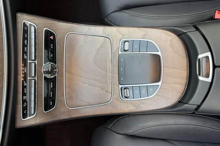 Used Mercedes-Benz E-Class 2019 Facelifted E 300 L Stylish Version Interior 7