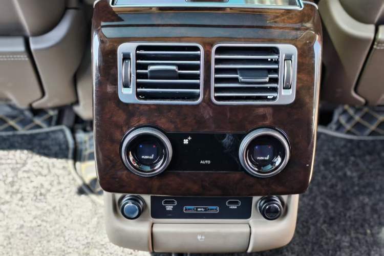 Used Land Rover Range 2022 3.0 L6 400 PS Classic Extended Version
