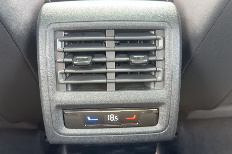 Used Volkswagen Golf 2025 300TSI R-Line Interior 1