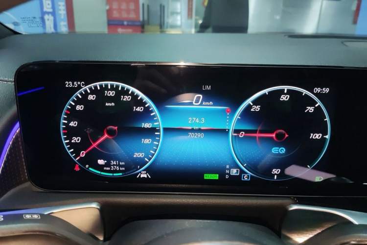 Used Mercedes-Benz EQB 2022 EQB 260 Odometer Close Up