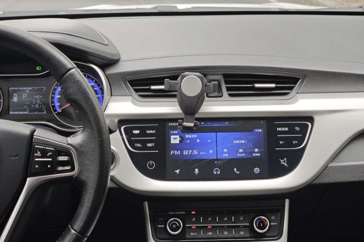 Used Geely Auto Vision 2018 1.5L Automatic Happiness Edition Audio And AC Panel