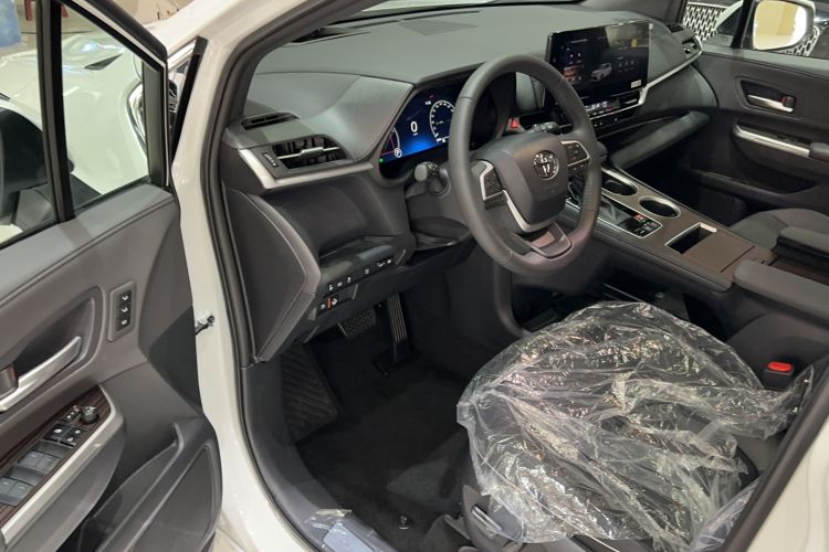 Used Toyota Granvia 2024 2.5L Hybrid Prestige PLUS Edition
