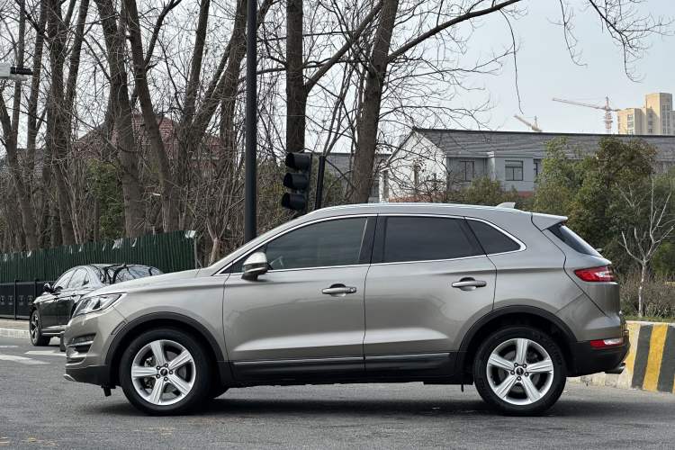 Used Lincoln MKC 2017 2.0T Two-Wheel Drive Deluxe Edition
