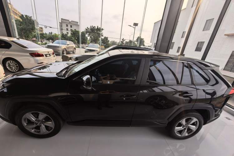 Used Toyota RAV4 2021 2.0L CVT Two-Wheel Drive Fashion PLUS Edition
