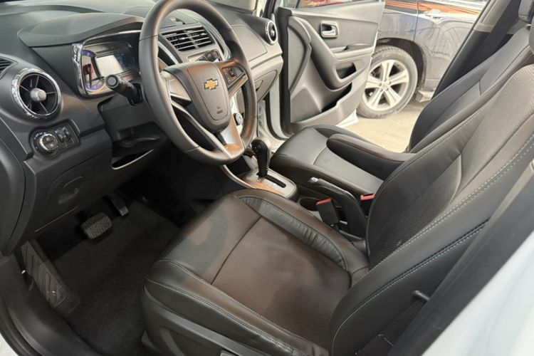 Used Chevrolet Trax 2014 1.4T Automatic Two-Wheel Drive Luxury Model Interior 3
