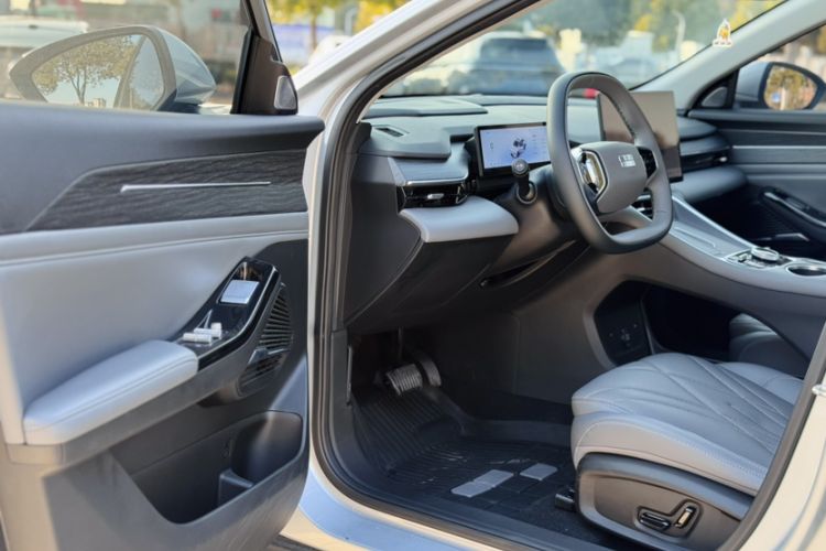 Used Geely Galaxy L6 2025 EM-i 140km Starship Edition
