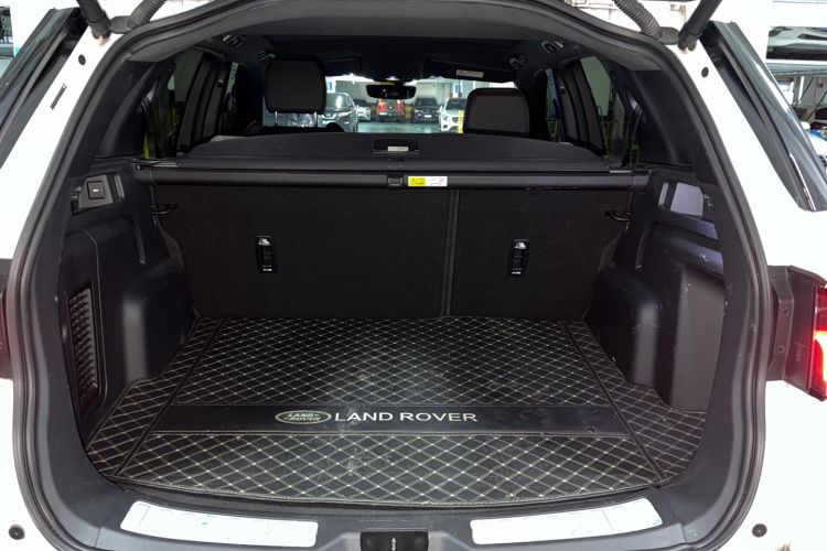 Used Land Rover Discovery Sport 2020 249 PS R-Dynamic Performance Edition Interior 4