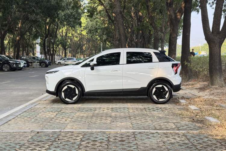 Used Geometry E Firefly 2024 301km Flowing Light Exterior 3