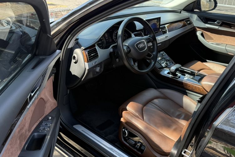 Used Audi A8 2014 A8L 40 hybrid Interior 2