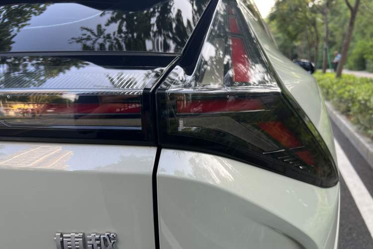 Used Geely Auto Emgrand X7 Sport 2023 Boyue COOL 1.5TD ZhiZun Edition
