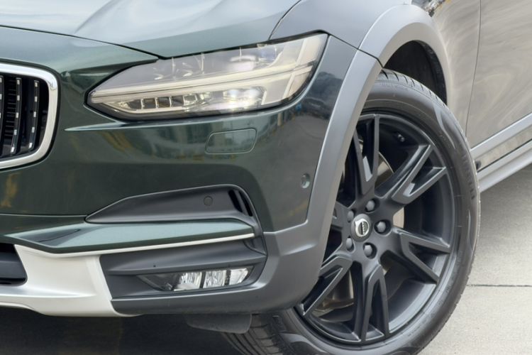 Used Volvo V90 2017 Cross Country T5 AWD Prestige Edition
