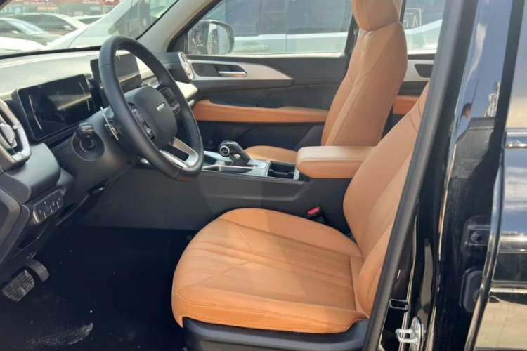 Used Haval H5 2025 2.0T Automatic All-Wheel Drive Navigation Version Diesel Interior 4