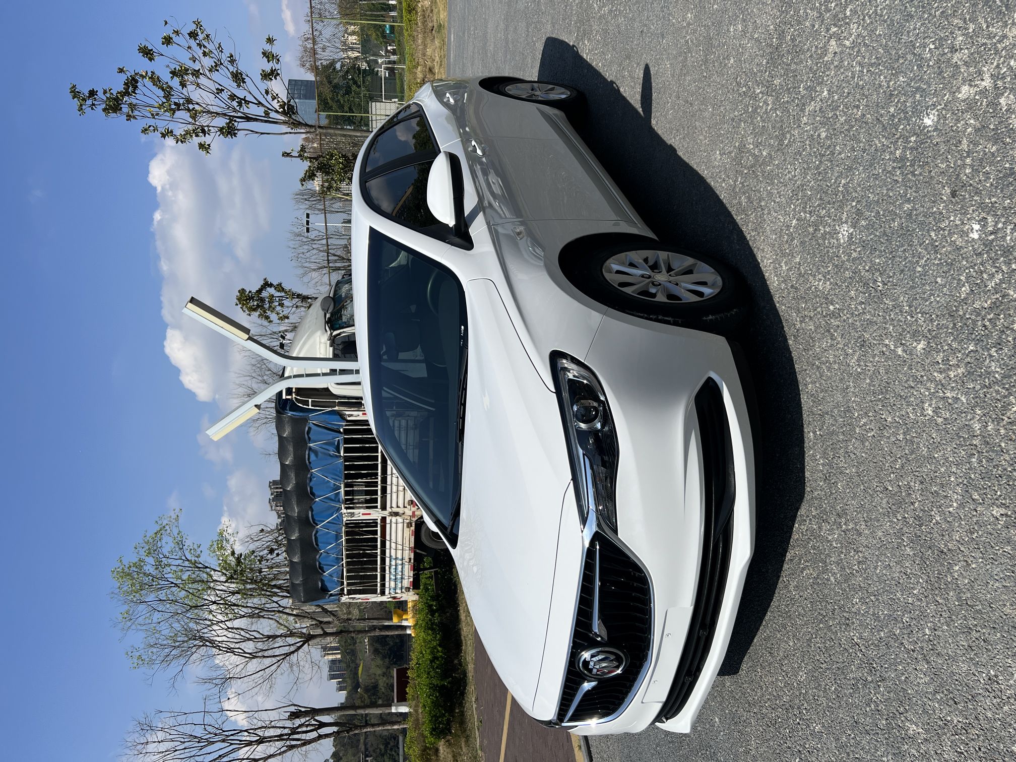 تحت مقدمة السيارة