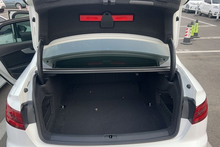 Used Audi A4L 2018 30th Anniversary Edition 40 TFSI Fashion Model
