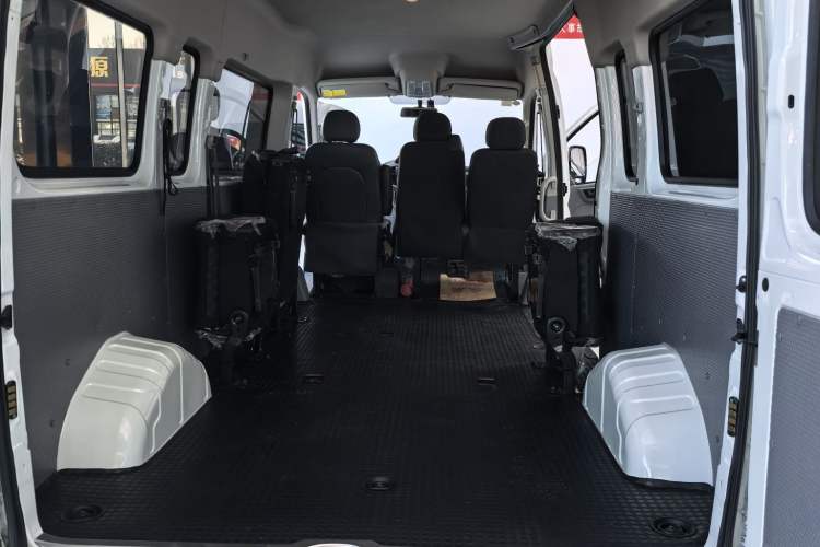 Used SAIC MAXUS Xintu V80 2021 2.0T Manual Classic Aoyuntong Long Wheelbase Mid-Roof 6/7/8/9-Seater