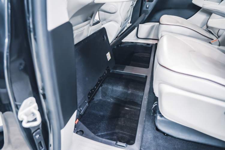 Used Chrysler Grand Voyager 2017 3.6L Premium Edition
