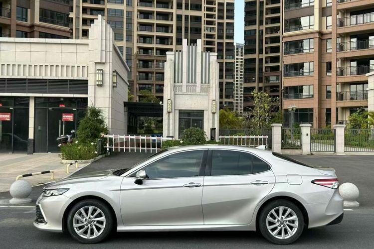 Used Toyota Camry 2021 2.0G Luxury Edition Exterior 5