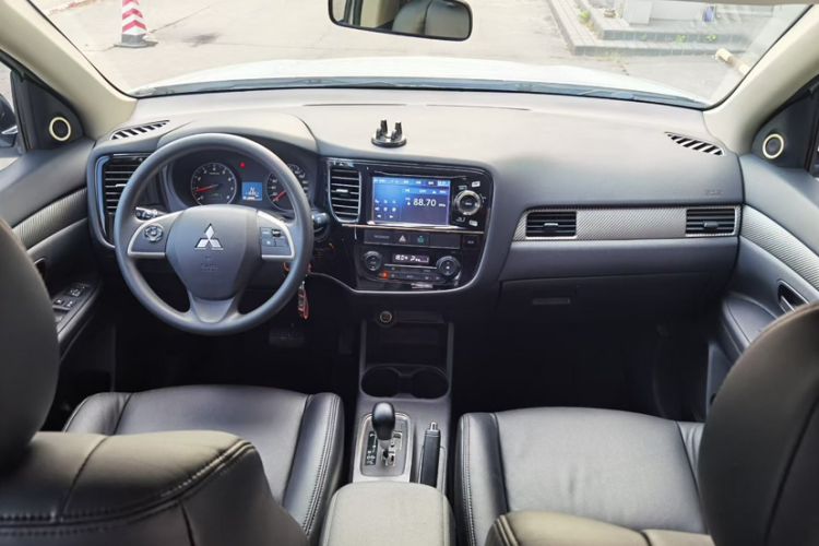 Used Mitsubishi Outlander (Import) 2014 2.0L Two-Wheel Drive Sport Value Edition 5 Seats
