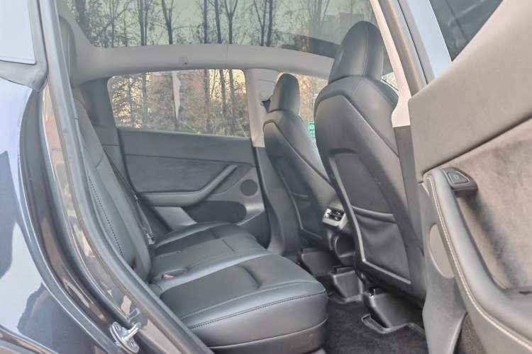 Used Tesla Model Y 2024 Long-Range All-Wheel-Drive Version