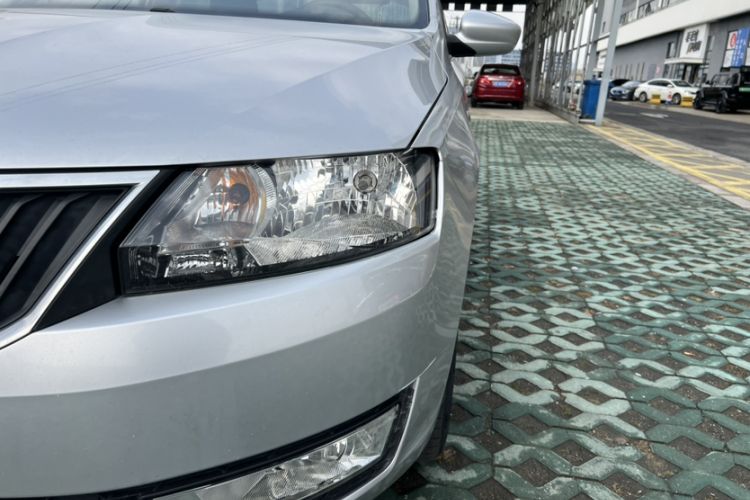 Used Skoda Rapid 2015 1.6L Manual Smart Selection Model