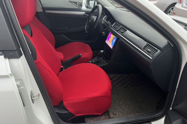 Used Volkswagen Bora 2016 1.6L Automatic Fashion Model Interior 1