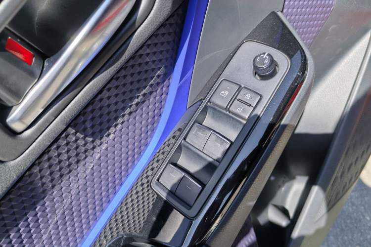 Used Toyota IZOA 2018 2.0L Yichi Edition China V Standard