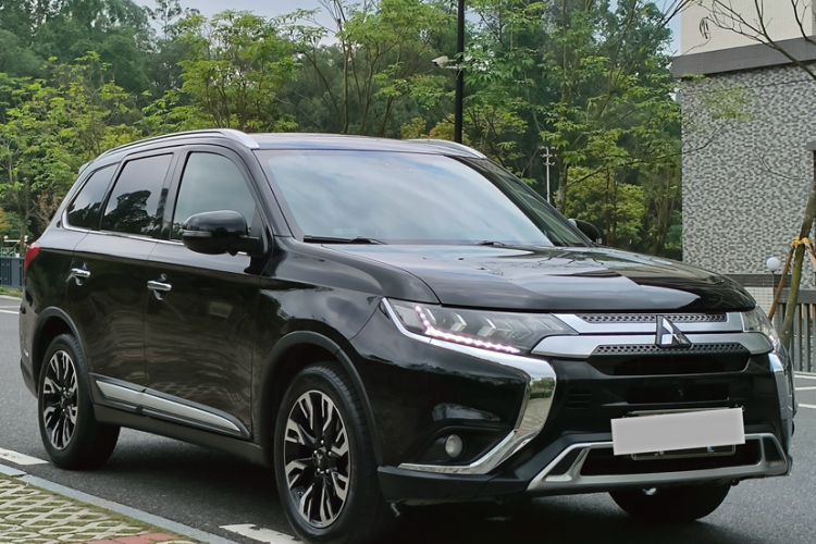Used Mitsubishi Outlander 2019 2.4L 4x4 Zhi Xiang Edition 5 Seats China VI Standard
