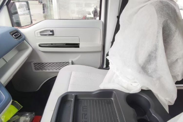 Used SRM New Energy E3L 2026 Model 325 KM CATL 41.86 kWh Smart Luxury 6/9-Seater Passenger Vehicle Exterior 11