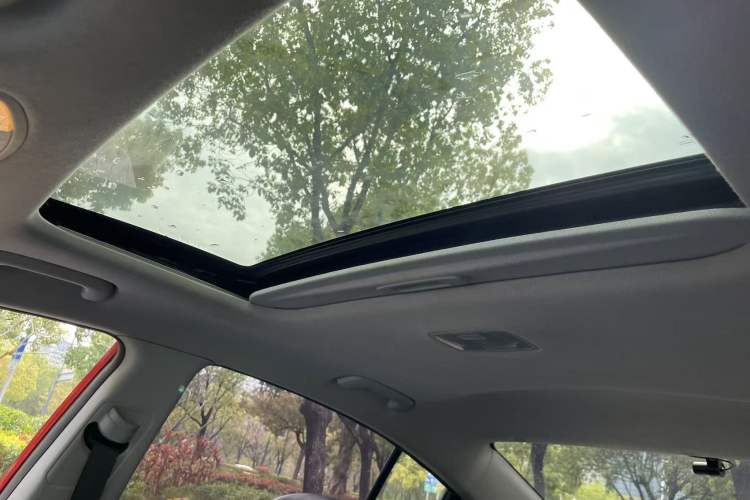 Used Hyundai Elantra (6th Generation / Lingdong) 2016 1.6L Automatic ZhiXuan – Elite Version Interior 8