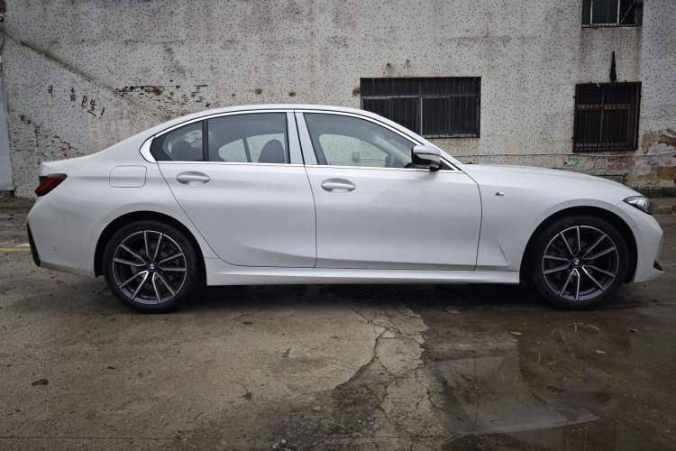 Used BMW 3 Series 2025 325i M Sport Package Exterior 2