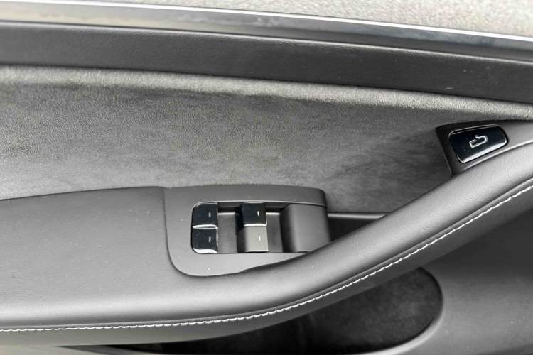 Used Tesla Model Y 2023 Rear-Wheel-Drive Version
