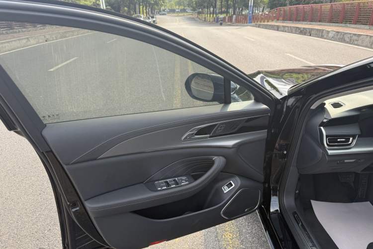 Used Hongqi H5 2023 2.0T Automatic Smart Connect Flagship Edition Interior 10