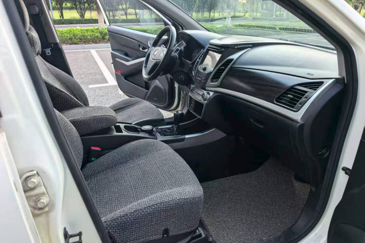 Used SsangYong Korando 2014 2.0L Gasoline Two-Wheel Drive Automatic Elite Navigation Edition
